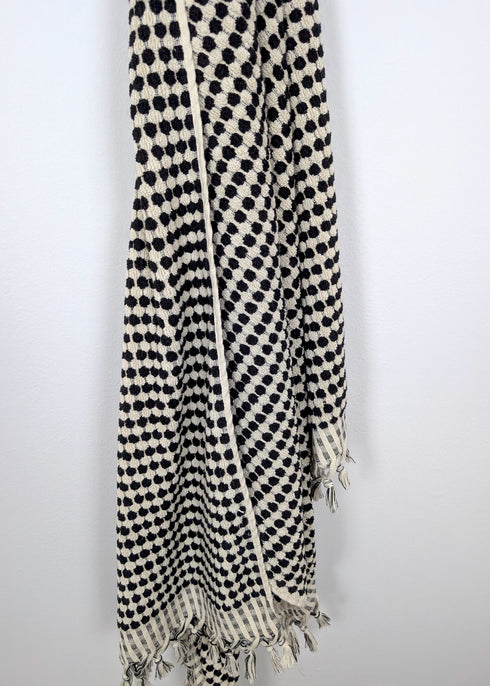 Bloom Collection – Oversized Turkish Cotton Bath Towel with Raised Texture and Hand-Tied Tassels