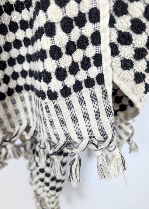 Bloom Collection – Oversized Turkish Cotton Bath Towel with Raised Texture and Hand-Tied Tassels
