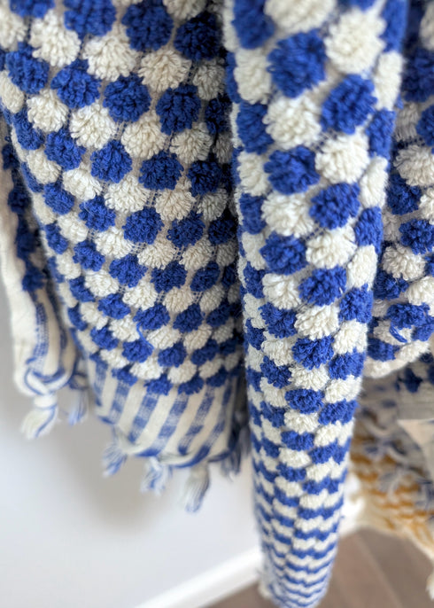 Bloom Collection – Oversized Turkish Cotton Bath Towel with Raised Texture and Hand-Tied Tassels