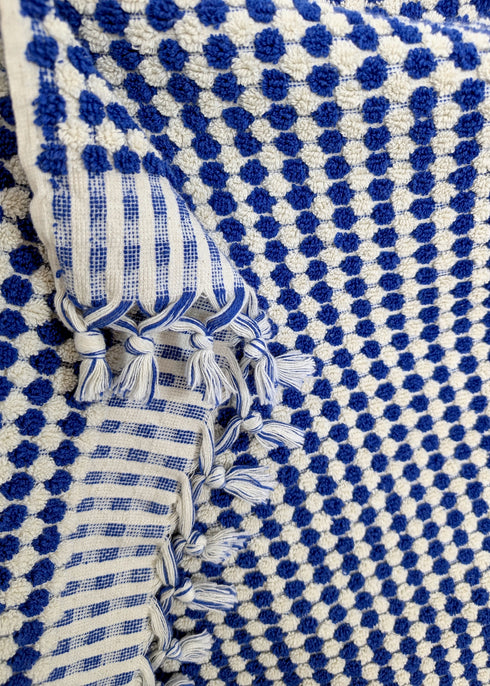 Bloom Collection – Oversized Turkish Cotton Bath Towel with Raised Texture and Hand-Tied Tassels