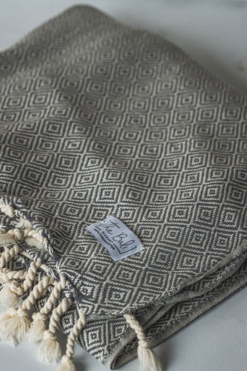 Diamond Design Bath Towel with Unbleached Tassels - The Bali Market